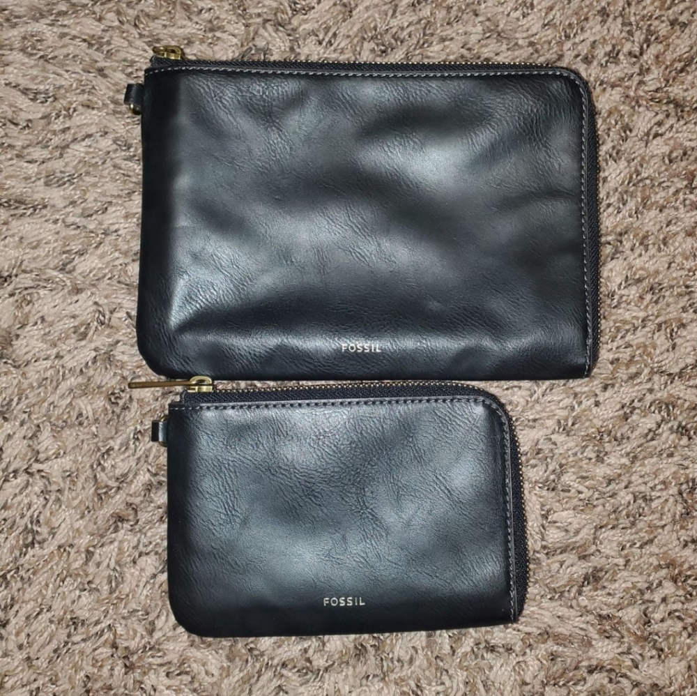Fossil wristlet and wallet